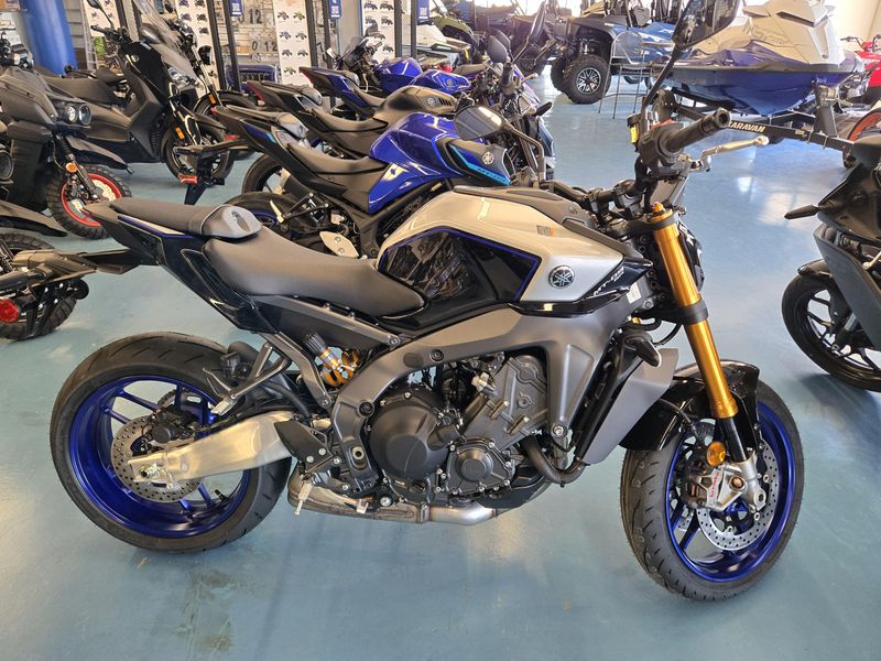 2025 Yamaha MT09 SP LIQUID METAL RAVEN Image 2