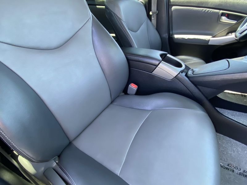 2014 Toyota Prius Plug-In AdvancedImage 13
