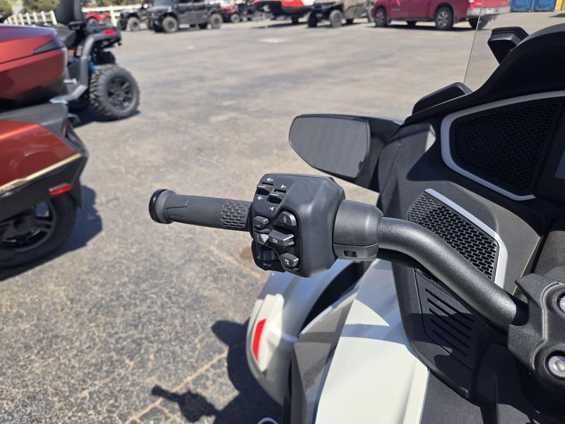 NEW 2026 CAN-AM SPYDER RT SEATOSKY Image 17