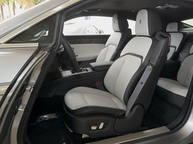 2025 Rolls-Royce Spectre Image 11