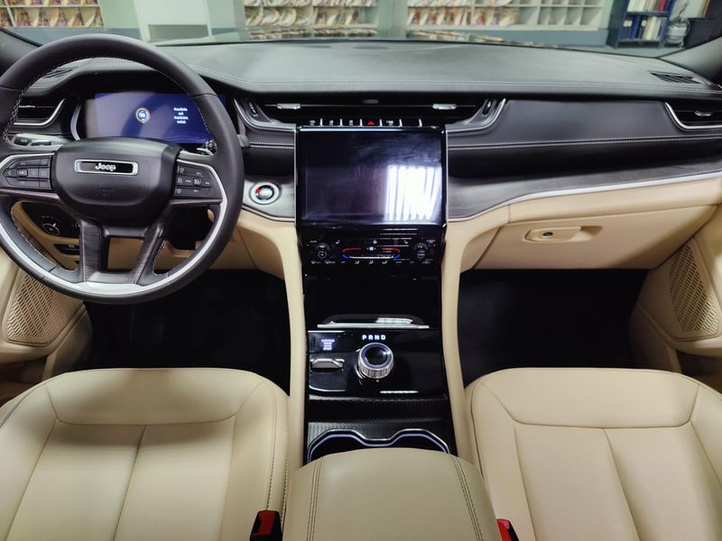 Used 2024 Jeep Grand Cherokee Limited Black 4X4 w/SunroofImage 19