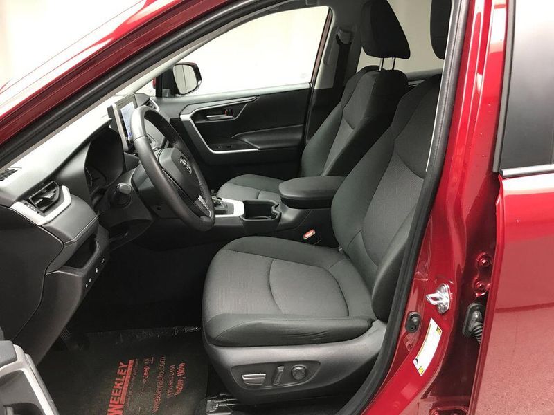 Used 2025 Toyota RAV4 XLEImage 5