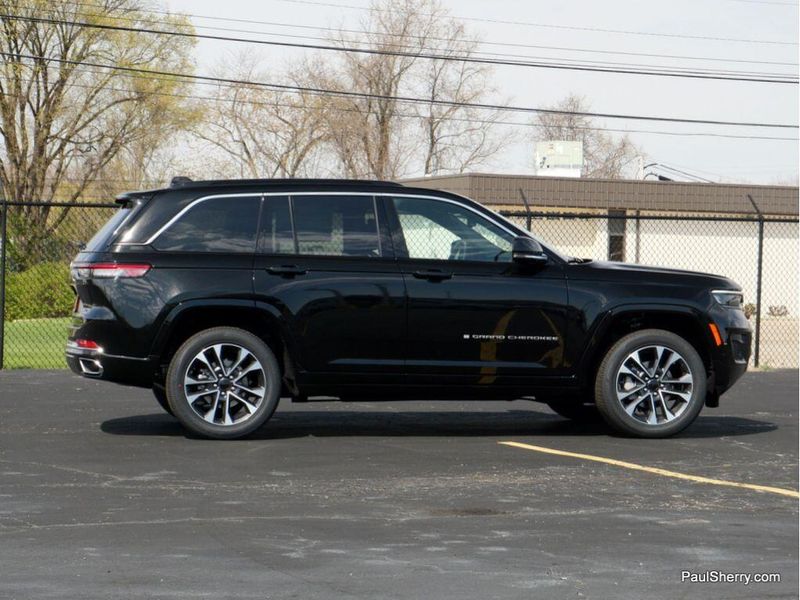 New 2025 Jeep Grand Cherokee Overland 4x4Image 14