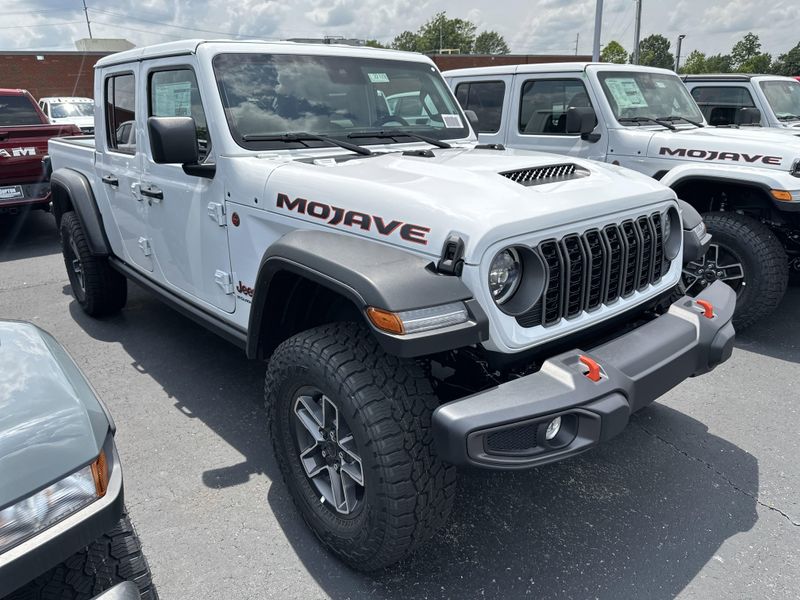 New 2025 Jeep Gladiator Mojave 4x4Image 3