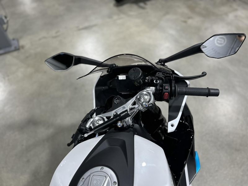 2025 CFMOTO 675SS Image 21