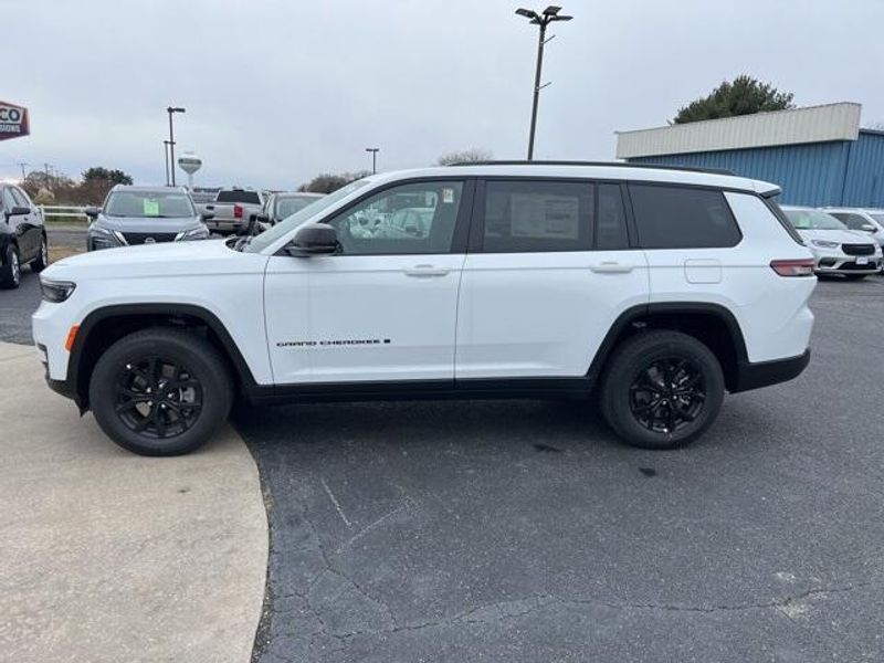 2025 Jeep Grand Cherokee L Altitude X 4x4Image 4