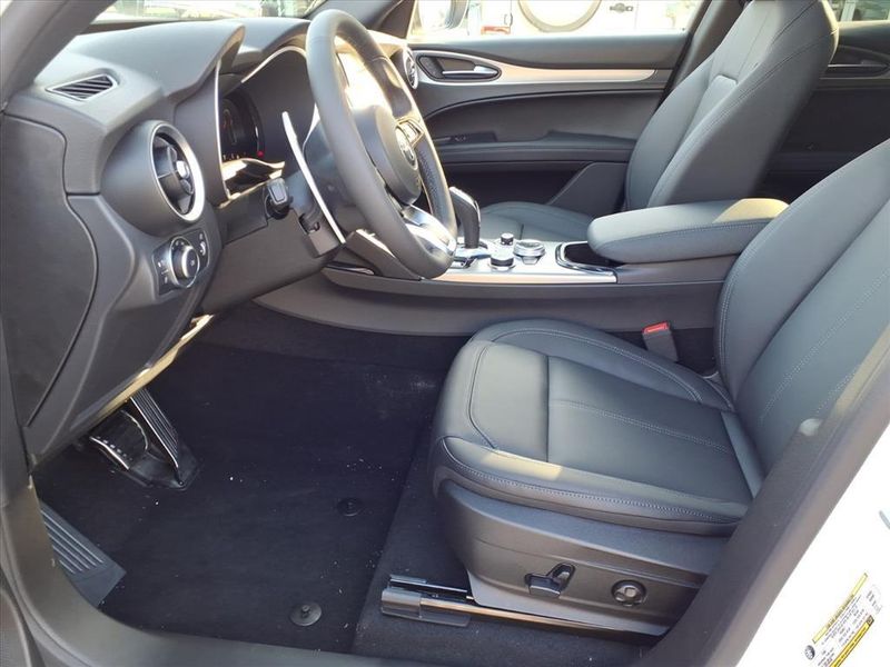 New 2025 Alfa Romeo Stelvio AwdImage 13