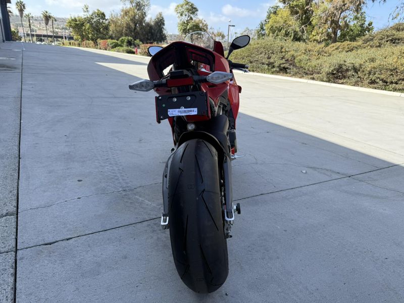 New 2025 Ducati PANIGALE V4 Image 16