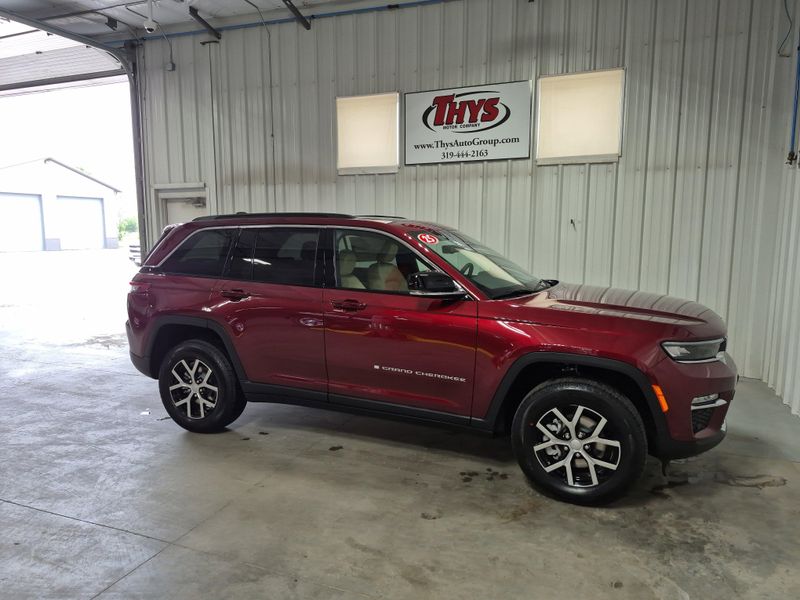 2025 Jeep Grand Cherokee Limited 4x4Image 2