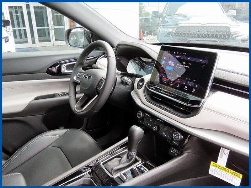 2025 Jeep Compass LimitedImage 8