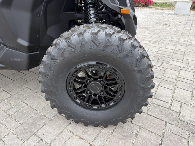 New 2026 Can-Am MAVERICK X3 X RS TURBO RR WITH 10.25 IN. INFOTAINMENT Image 19