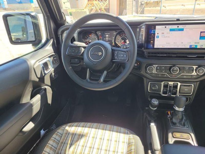 New 2026 Jeep Wrangler 4-door 85th Anniversary Edition