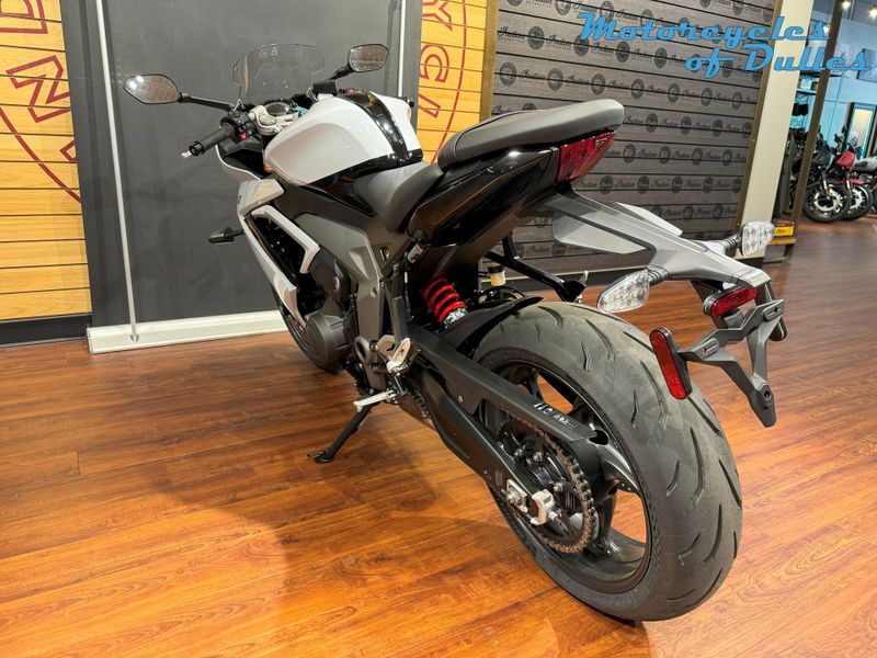 2025 Triumph Daytona 660 Image 7