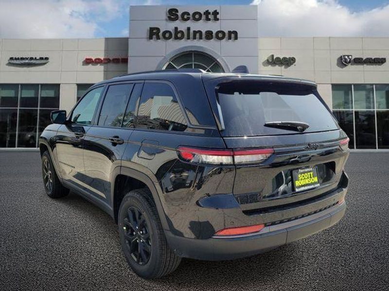 New 2026 Jeep Grand Cherokee Laredo Altitude 4x4
