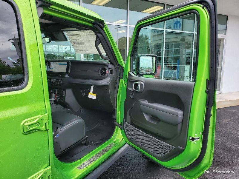 New 2025 Jeep Wrangler 4-door RubiconImage 38