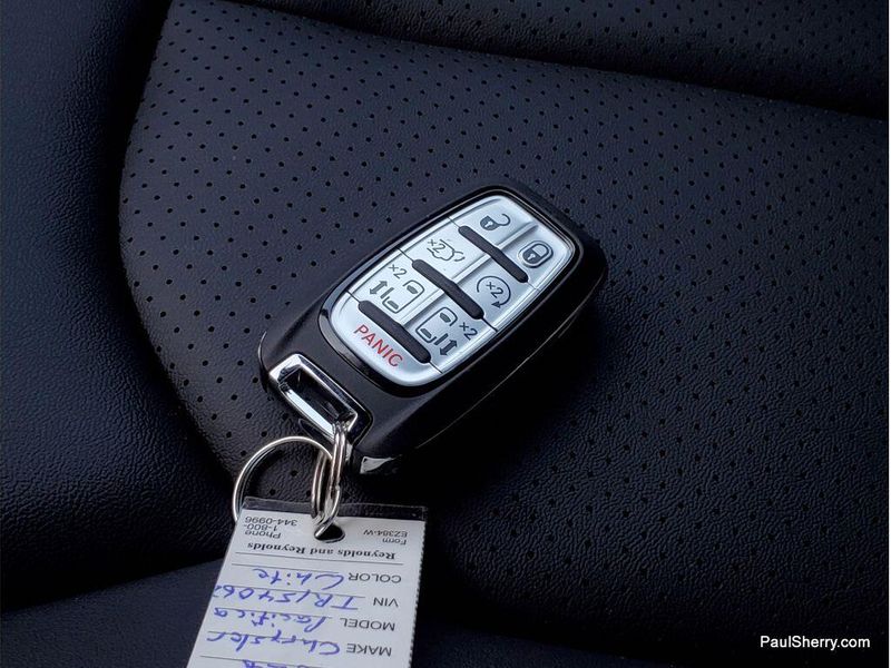 New 2026 Chrysler Pacifica Select