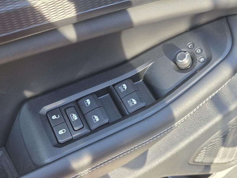 Used 2025 Jeep Grand Cherokee Laredo X 4x2