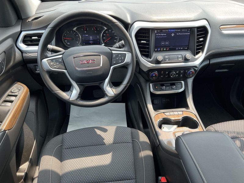 Used 2023 GMC Acadia SLE