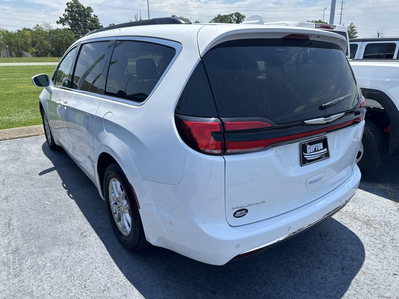 2022 Chrysler Pacifica Touring LImage 9