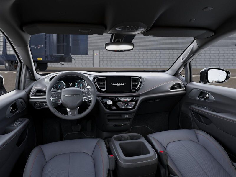 New 2027 Chrysler Pacifica SelectImage 8