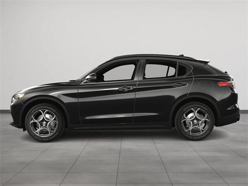 2025 Alfa Romeo Stelvio Sprint photo 3