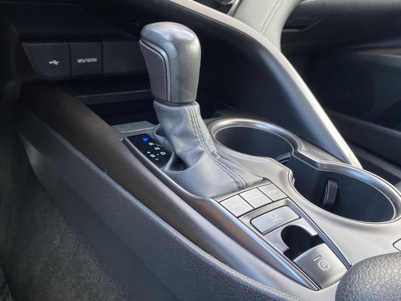 Used 2022 Toyota Camry SEImage 24