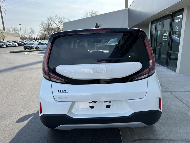 2023 Kia Soul LXImage 6
