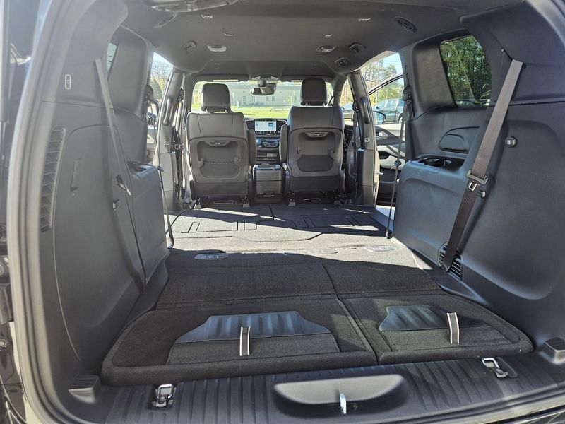New 2026 Chrysler Pacifica Select AwdImage 12
