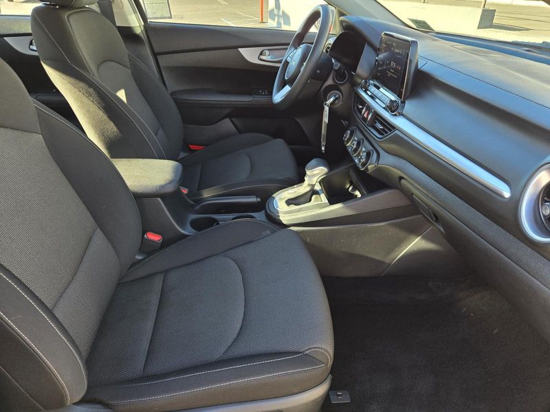 Used 2024 Kia Forte LXS IVT