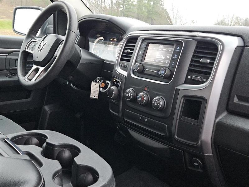 2022 RAM 1500 Classic SLTImage 28