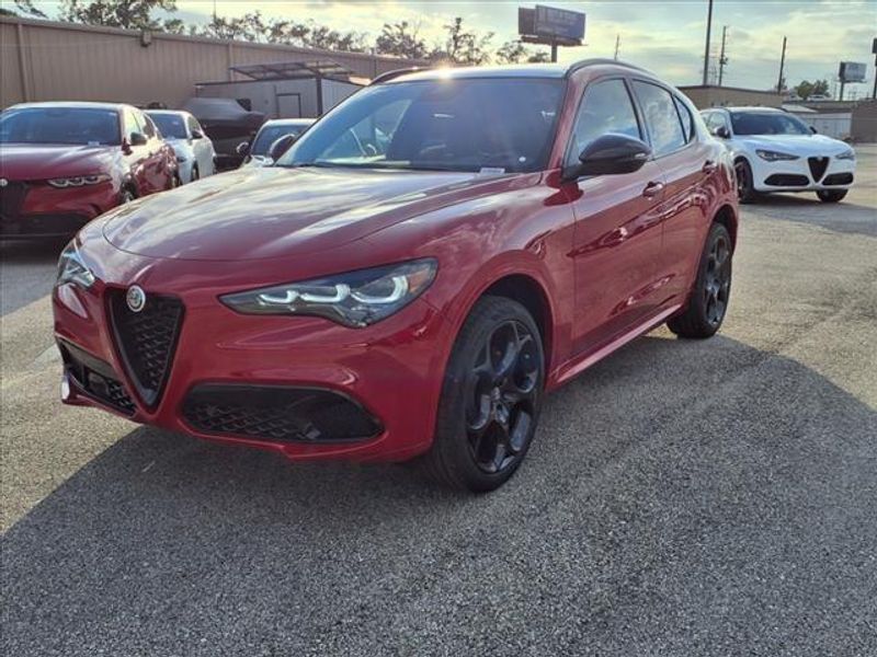 2025 Alfa Romeo Stelvio Image 2