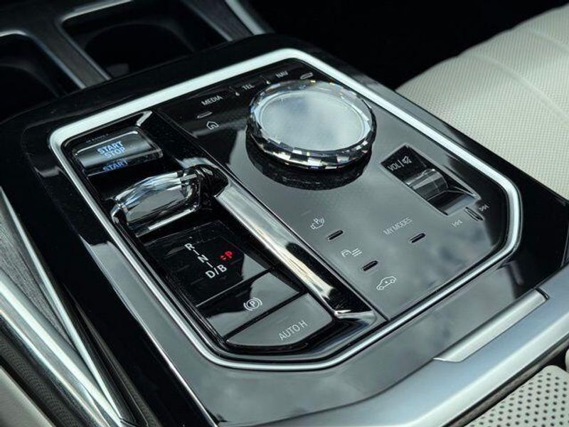 Used 2024 BMW i7 xDrive60Image 26