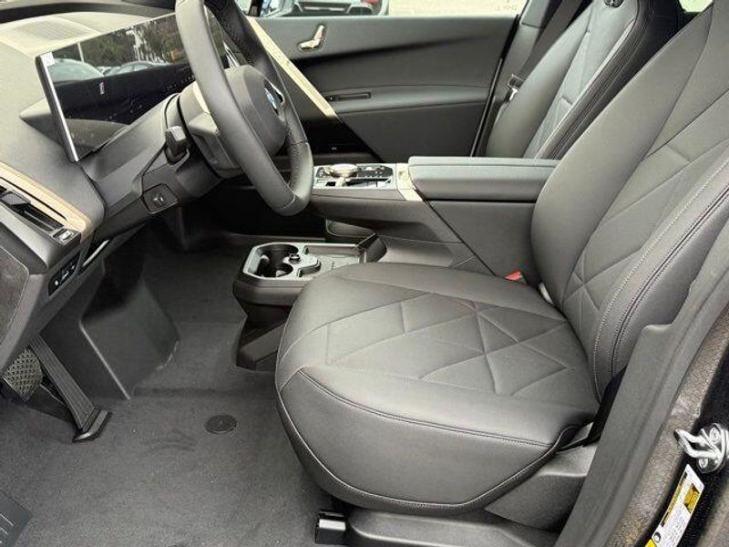 New 2026 BMW iX xDrive60Image 17