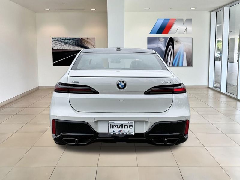 2025 BMW 7 Series 760i xDriveImage 7