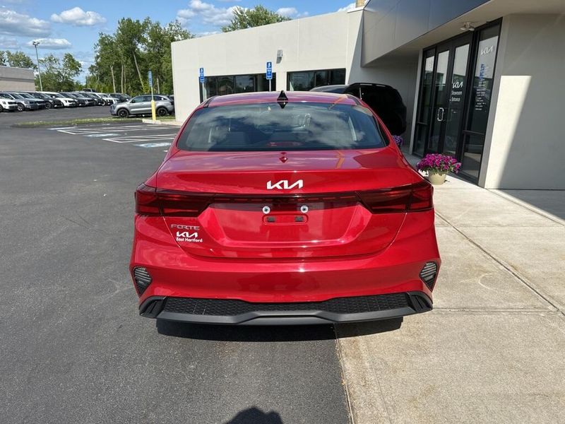 2022 Kia Forte LXSImage 6