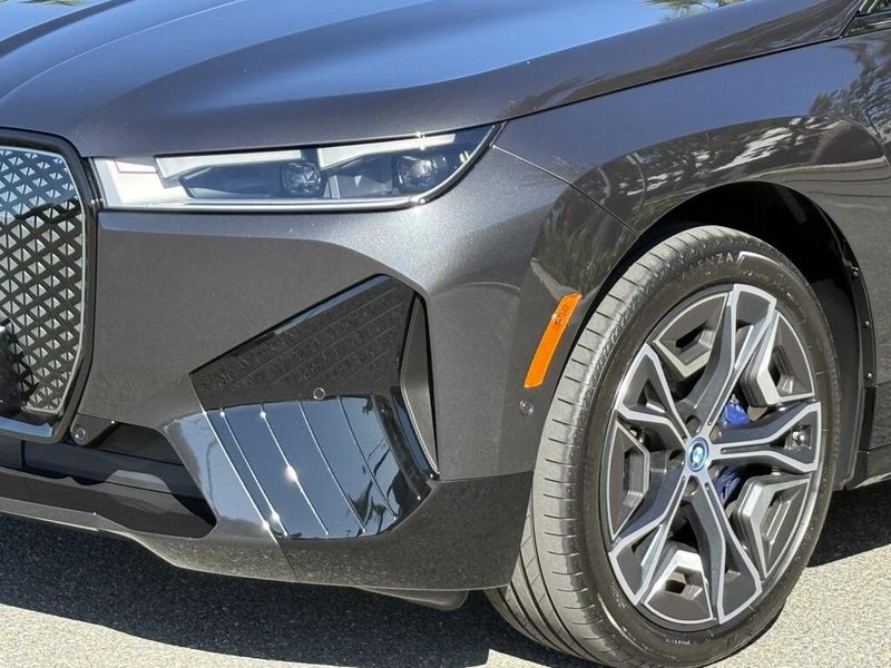 2025 BMW iX xDrive50Image 11