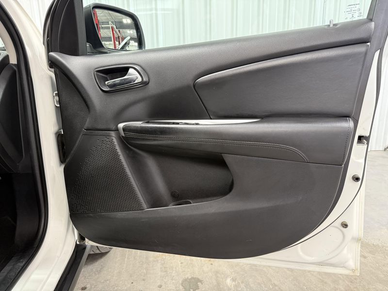 Used 2016 Dodge Journey SXTImage 13