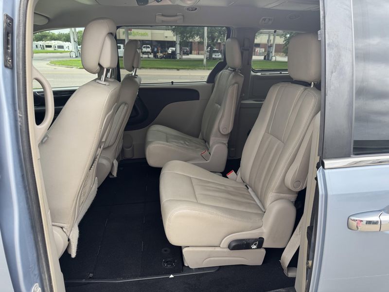 Used 2016 Chrysler Town & Country TouringImage 11