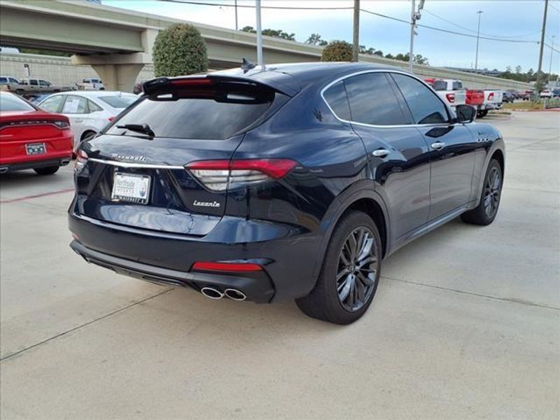 2022 Maserati Levante ModenaImage 11