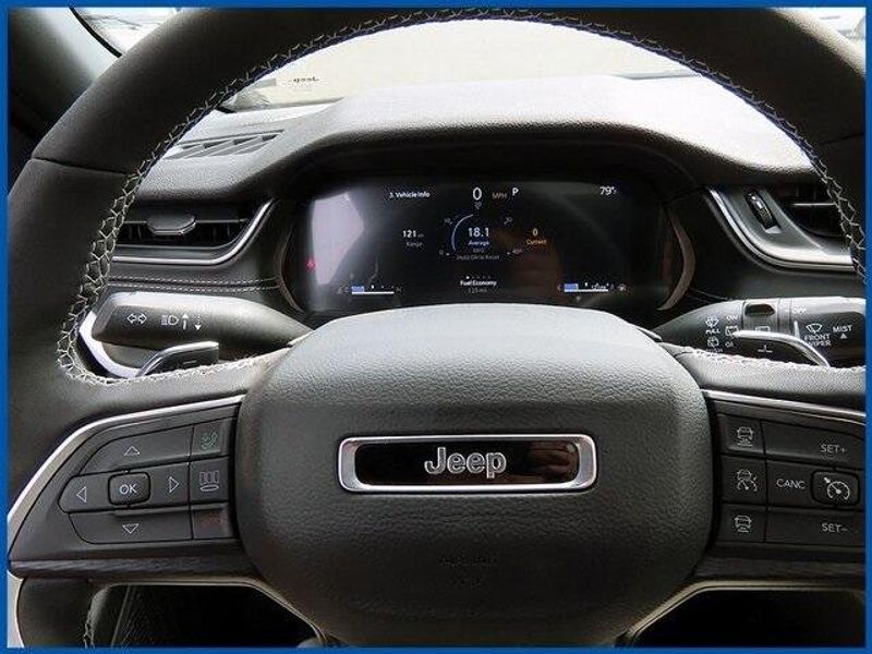 2025 Jeep Grand Cherokee Altitude XImage 15