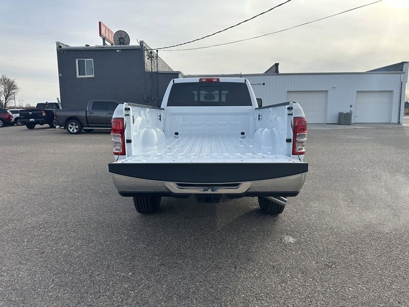 2024 RAM 3500 Tradesman Crew Cab 4x4 8