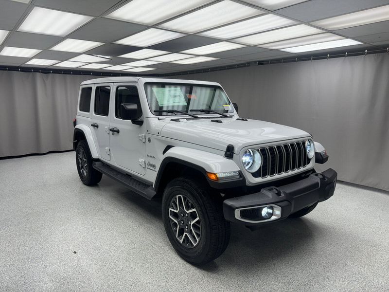 2024 Jeep Wrangler 4-door SaharaImage 5