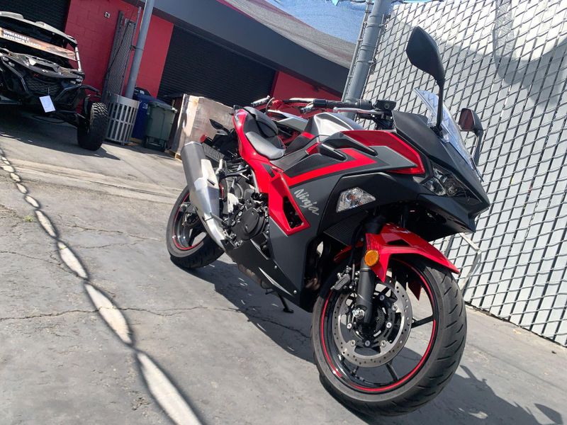 Used 2025 Kawasaki Ninja 500 ABS Image 11