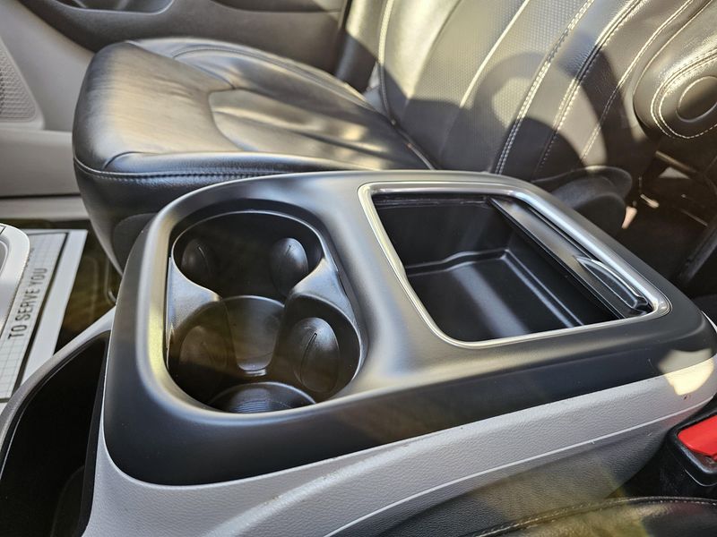 Used 2022 Chrysler Pacifica Touring LImage 16