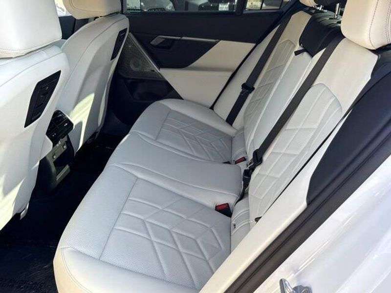 Used 2025 BMW i5 xDrive40Image 30