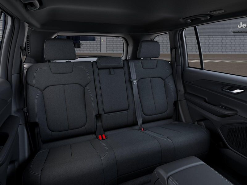 New 2027 Jeep Grand Cherokee Laredo X 4x2Image 15