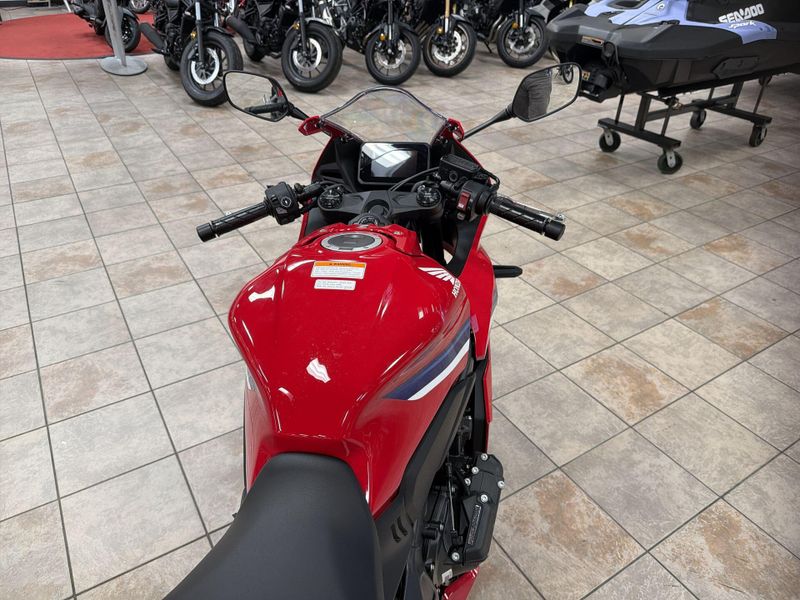 New 2026 Honda CBR650R E-CLUTCH Image 25