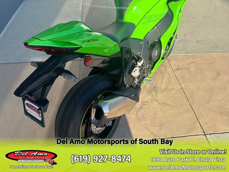 2024 Kawasaki ZX1002TRFNL-GN1  in a LIME GREEN/EBONY exterior color. Del Amo Motorsports of South Bay (619) 547-1937 delamomotorsports.com 