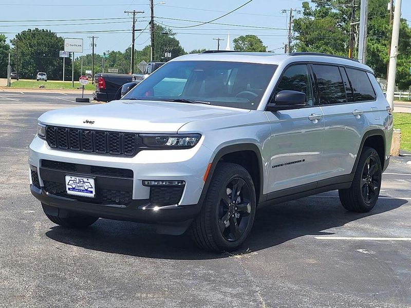 2025 Jeep Grand Cherokee L Limited 4x4Image 3