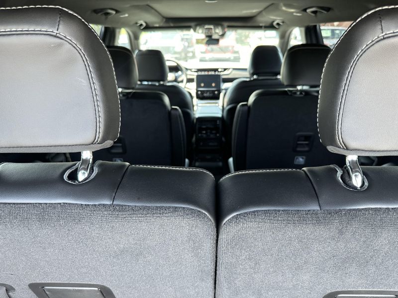 New 2025 Jeep Grand Cherokee L Limited 4x4Image 15